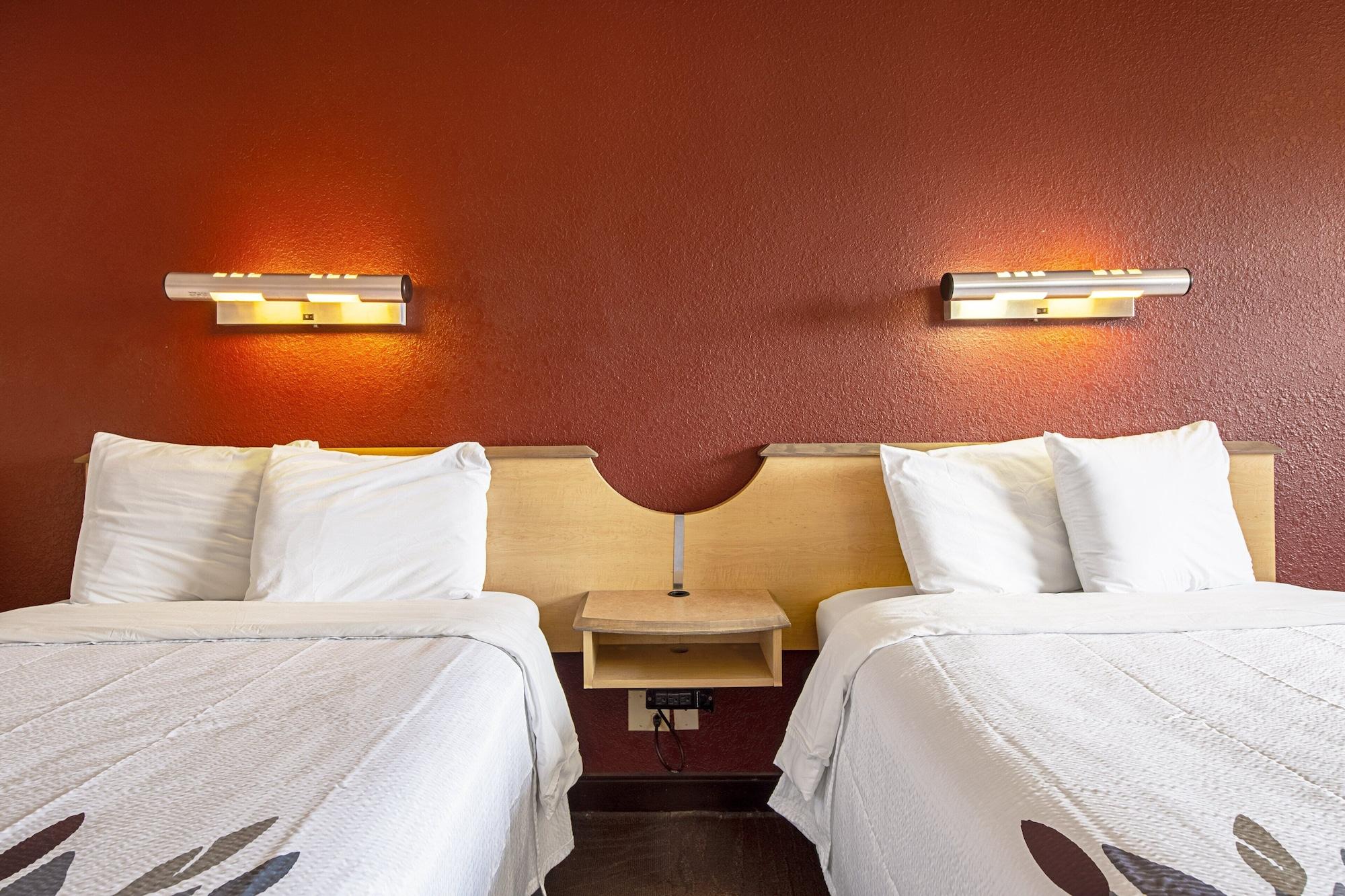Red Roof Coliseum Motel