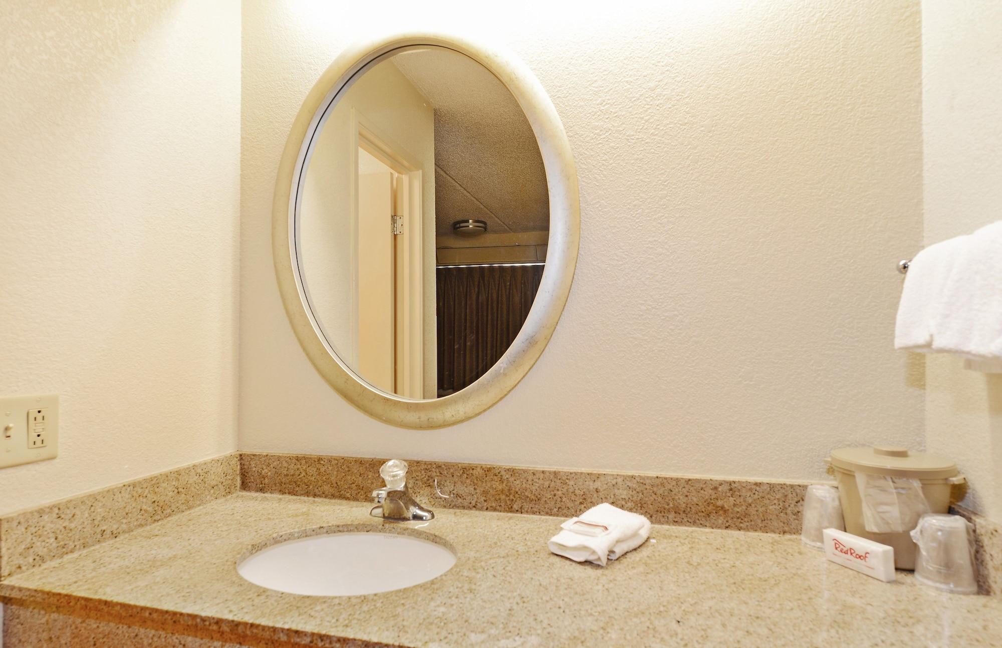 Red Roof Coliseum Motel 2*